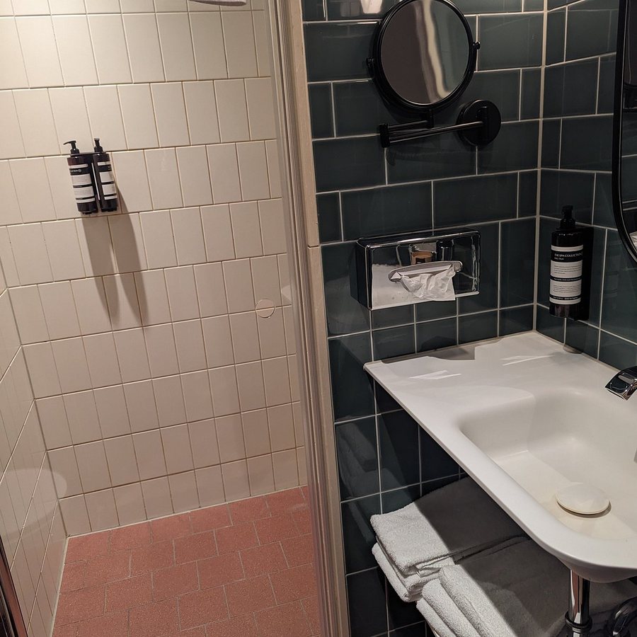 Olympic Hotel — Bathroom