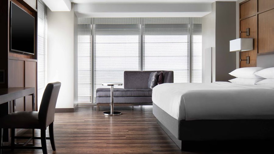 Omaha Marriott Downtown at the Capitol District — Guest room