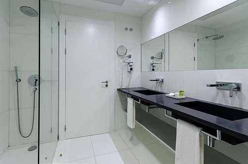 OMID Saldanha Hotel — Bathroom