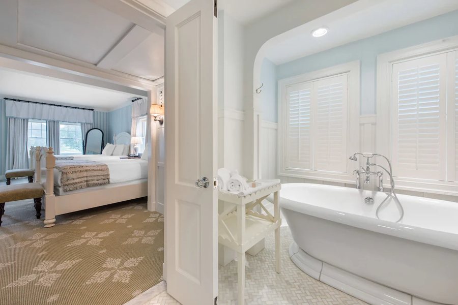 Omni Bedford Springs Resort Spa — Bathroom