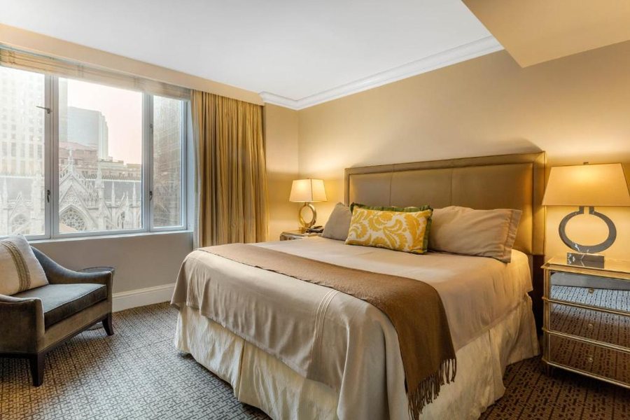 Omni Berkshire Place — Guest room