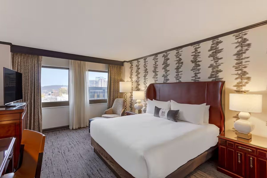 Omni New Haven Hotel at Yale — Guest room