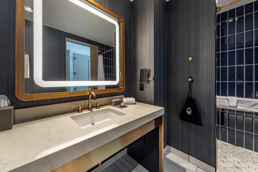 Omni Oklahoma City Hotel — Bathroom