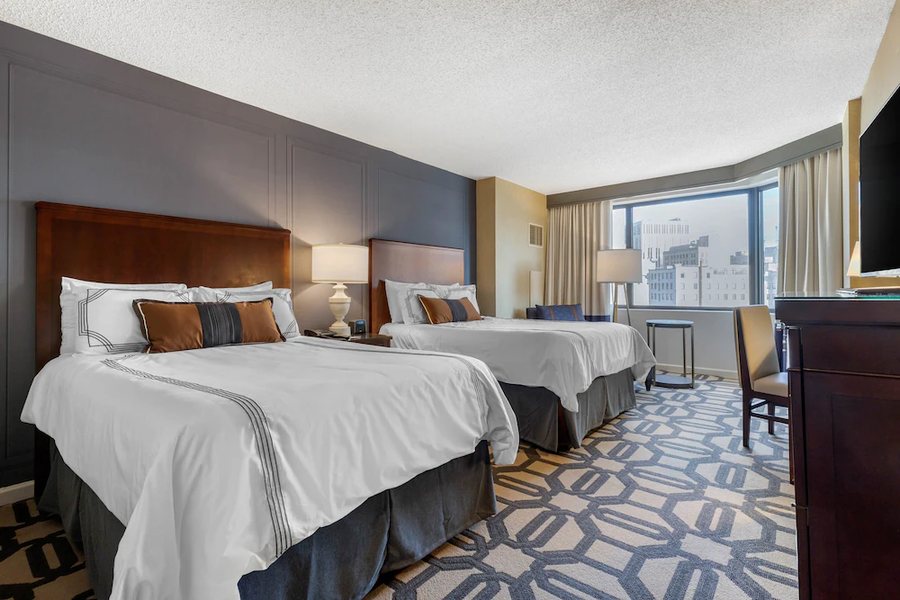 Omni Richmond Hotel — Guest room