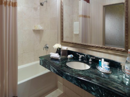 Omni San Francisco Hotel — Bathroom