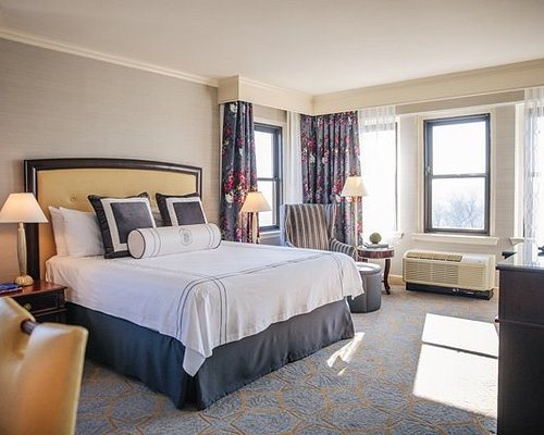 Omni Shoreham Hotel — Guest room