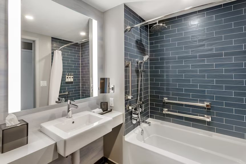 Omni Tempe Hotel At Asu — Bathroom
