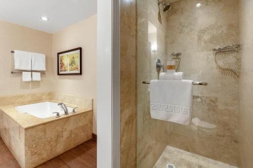 Omni Tucson National Resort Spa — Bathroom