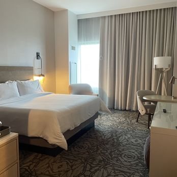 Omni Viking Lakes Hotel — Guest room