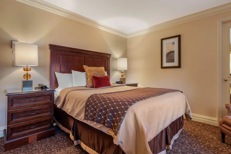 Omni William Penn Hotel — Guest room