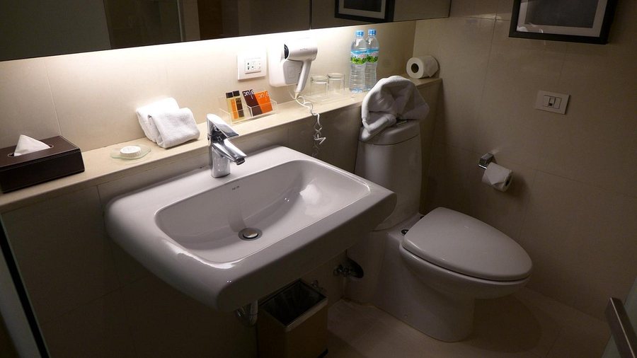 ON8 Hotel Sukhumvit Nana — Bathroom