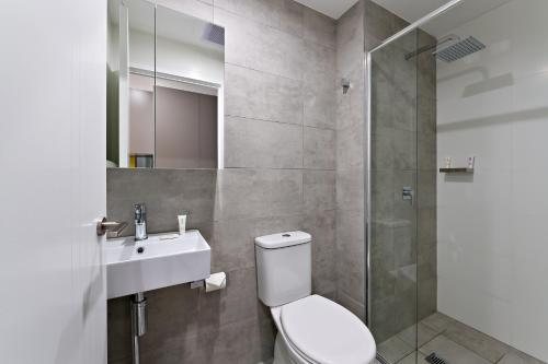 One Global Resorts Green Square — Bathroom