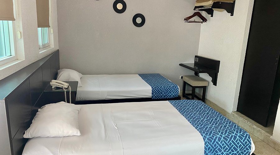 One La Paz — Guest room