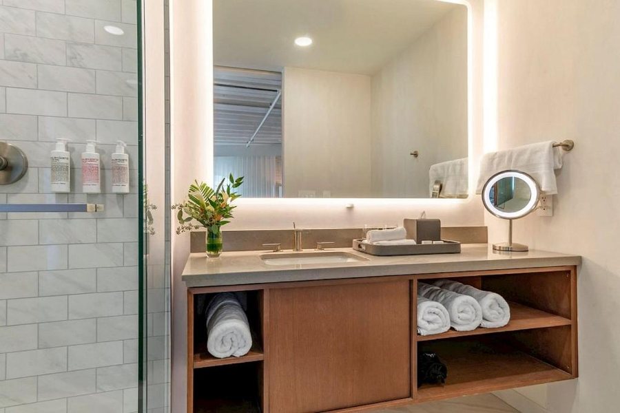 One11 Hotel — Bathroom