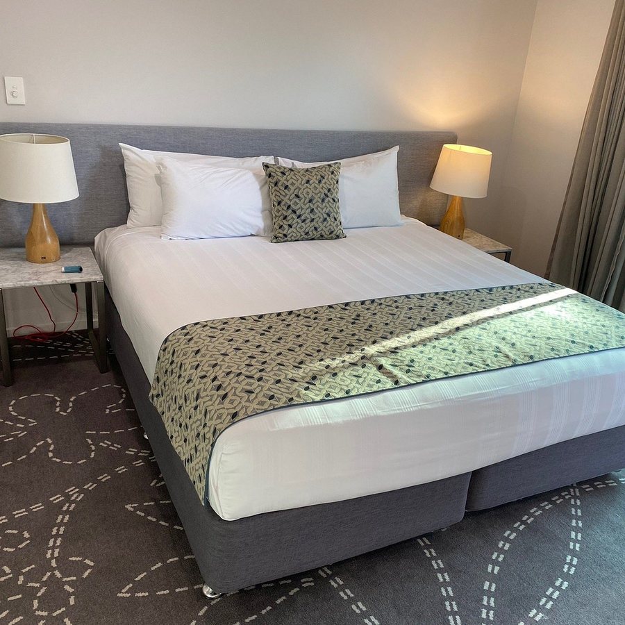 ONE88 On Commerce — Guest room
