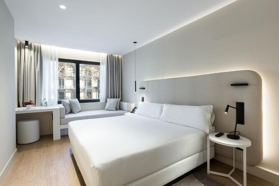 Onefam Ramblas Hostel Barcelona — Guest room