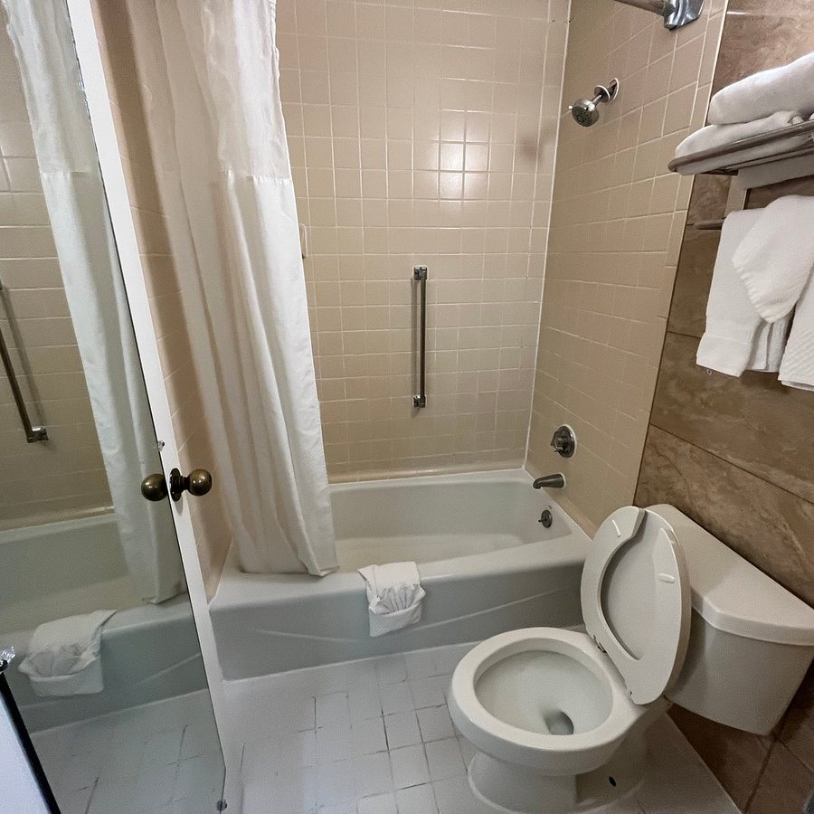 Onera Fredericksburg — Bathroom