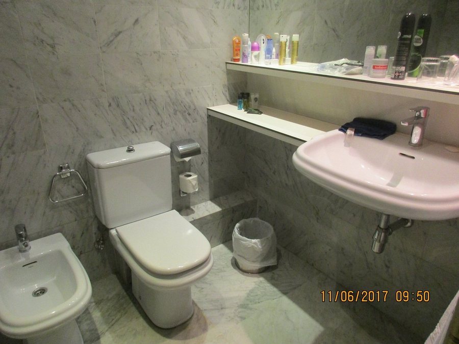 Onix Fira Barcelona Catalonia — Bathroom