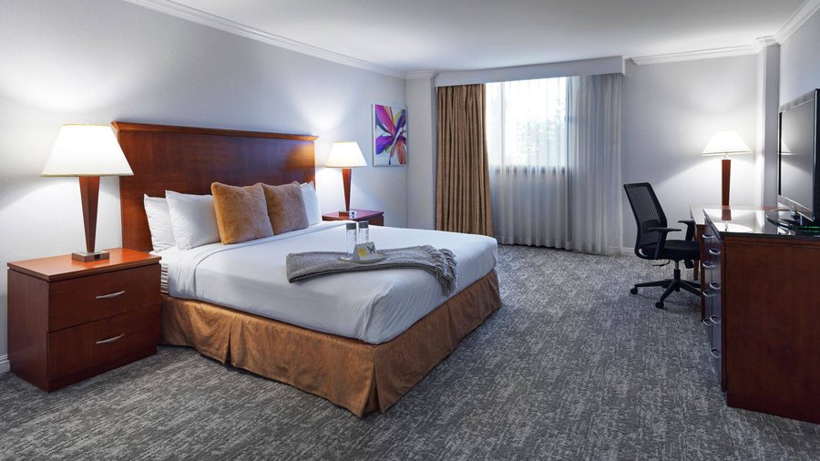 Ontario Airport Hotel and Conference Center — Guest room