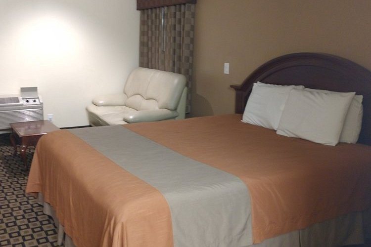 Ontario Inn — Guest room