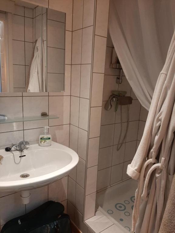 Oostappen Vakantiepark Hengelhoef — Bathroom