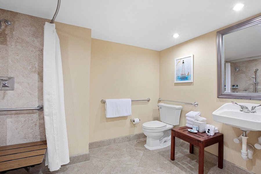 Opal Key Resort Marina — Bathroom