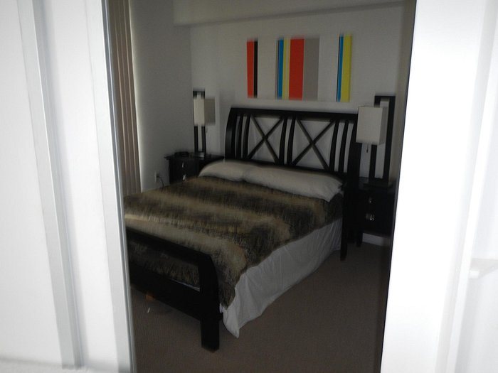 Opera Suites Marina Miami Florida — Guest room
