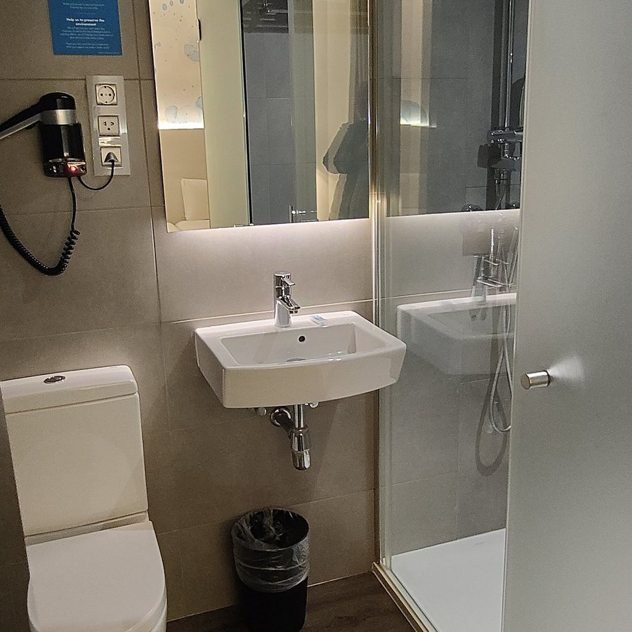 Operaramblas Barcelona Catalonia — Bathroom
