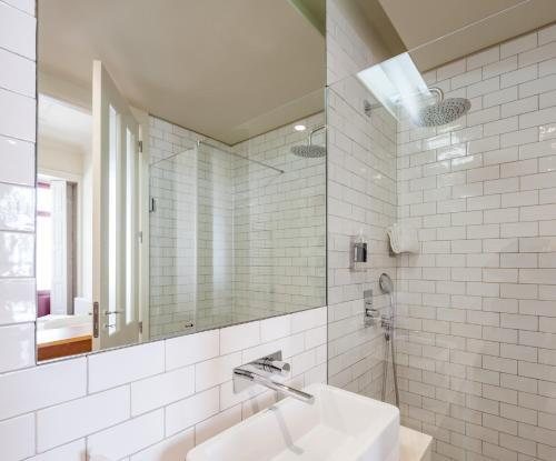 OPORTO MAISON ALVES DA VEIGA — Bathroom
