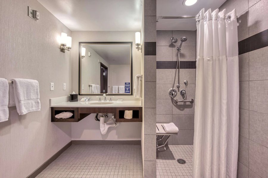 Orange County National Golf Center and Lodge — Bathroom