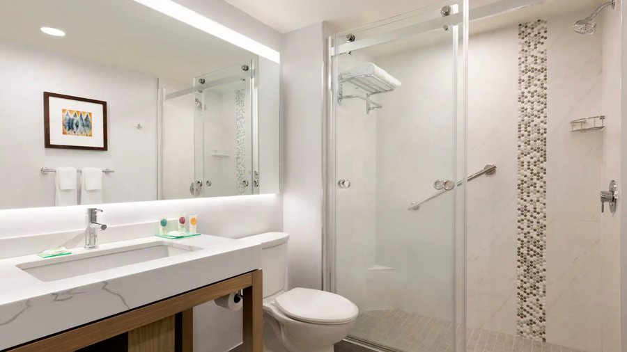 Orange Tree Inn — Bathroom