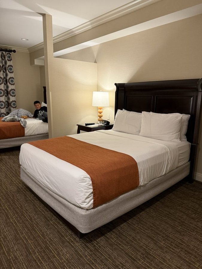 Orangeland RV Park — Guest room