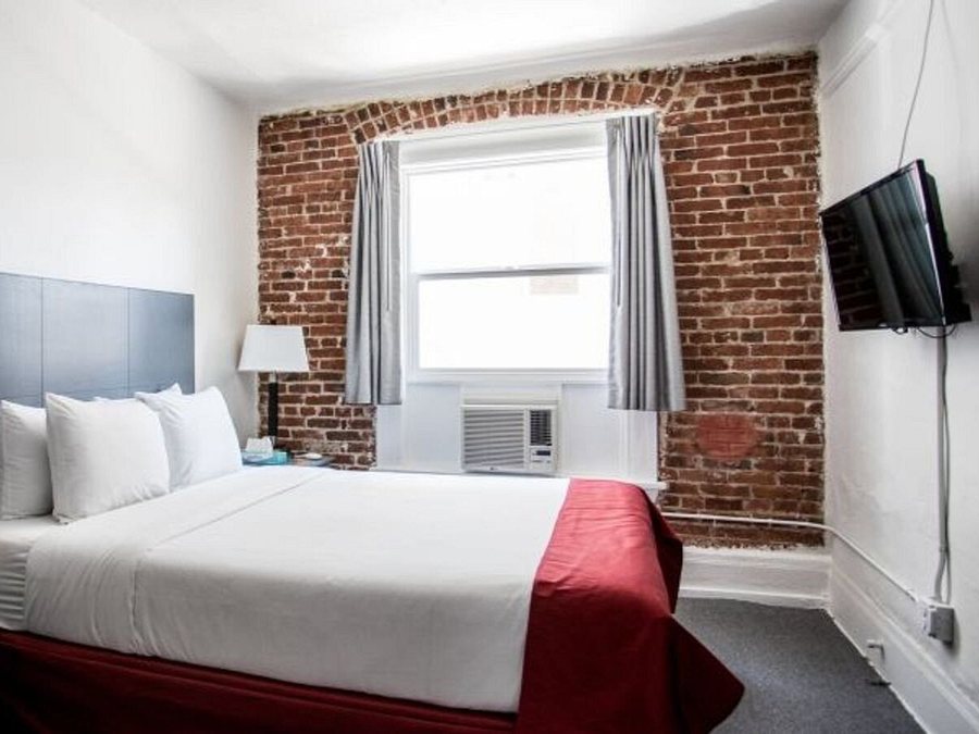 Orbit Hotel and Hostel Los Angeles California — Guest room