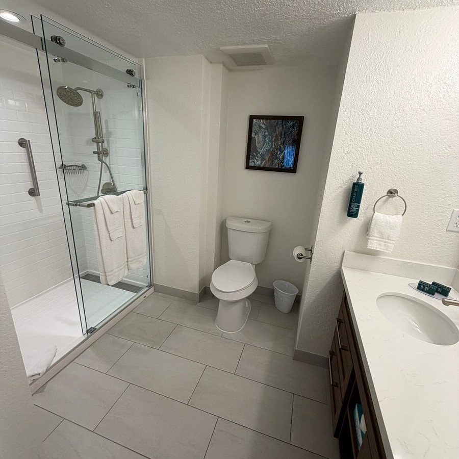 Orbit One Vacation Villas — Bathroom
