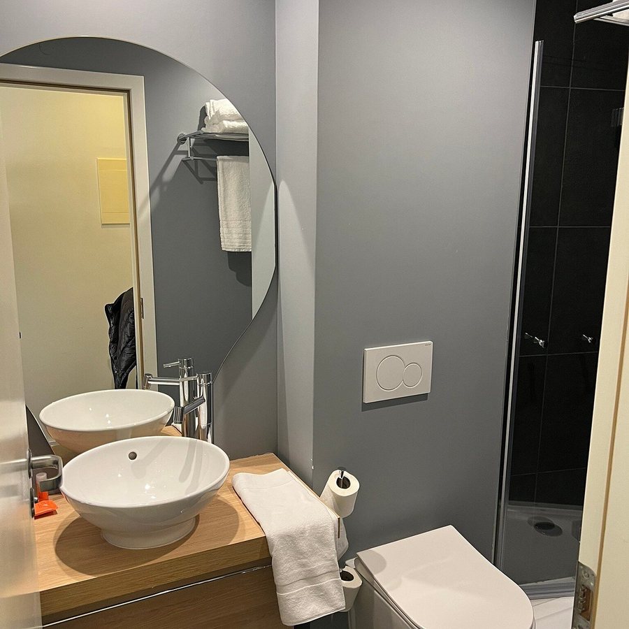 Orbitur Valverde — Bathroom