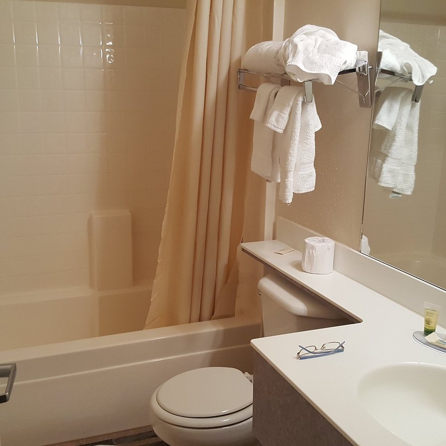 Orca Lodge — Bathroom