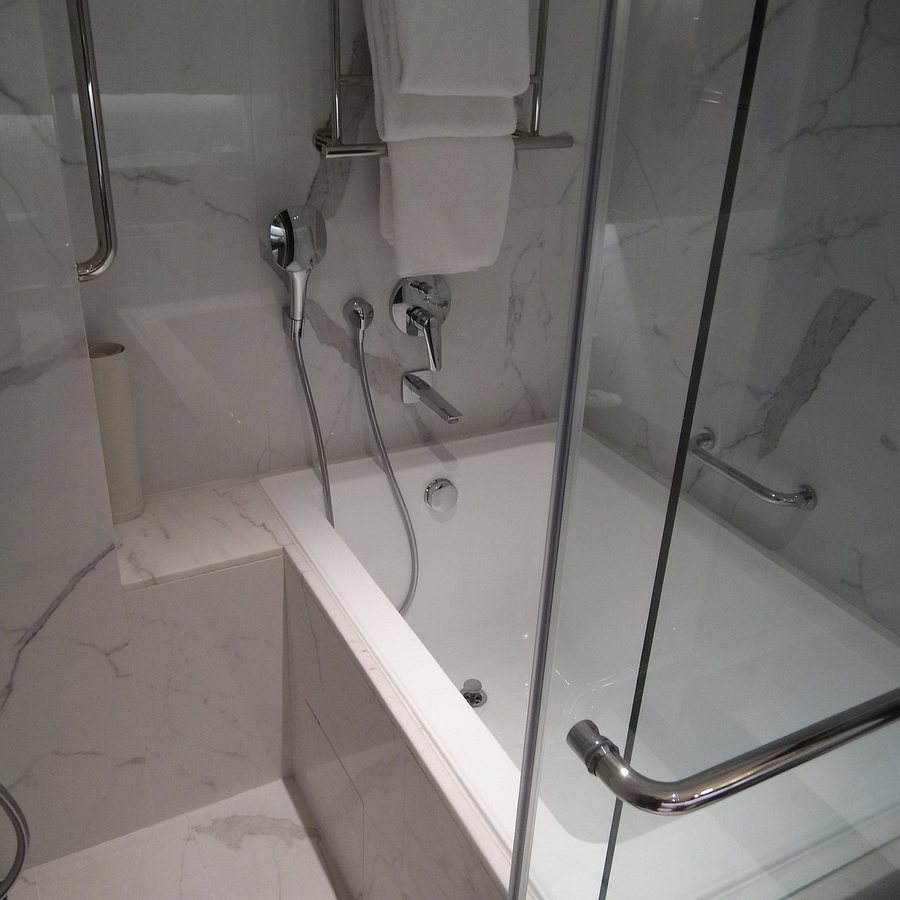 Orchard Grand Court Serviced Apartment — Bathroom