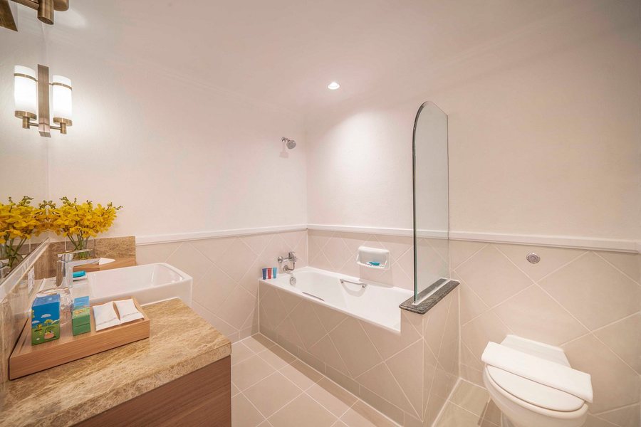 Orchard Scotts Residences by Far East Hospitality — Bathroom