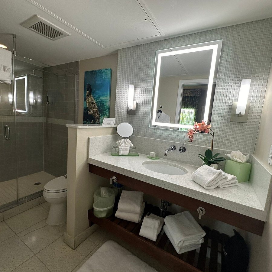Orchid Key Inn — Bathroom
