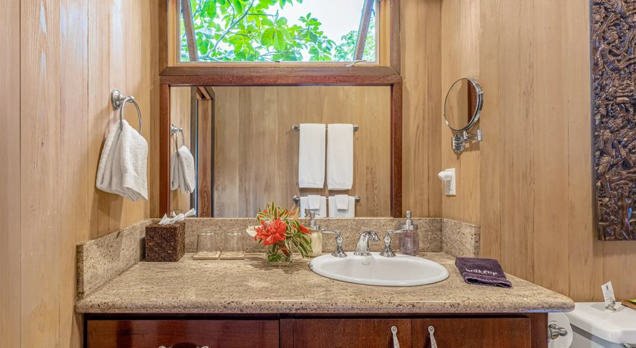 Orchid Tree Bed and Breakfast — Bathroom