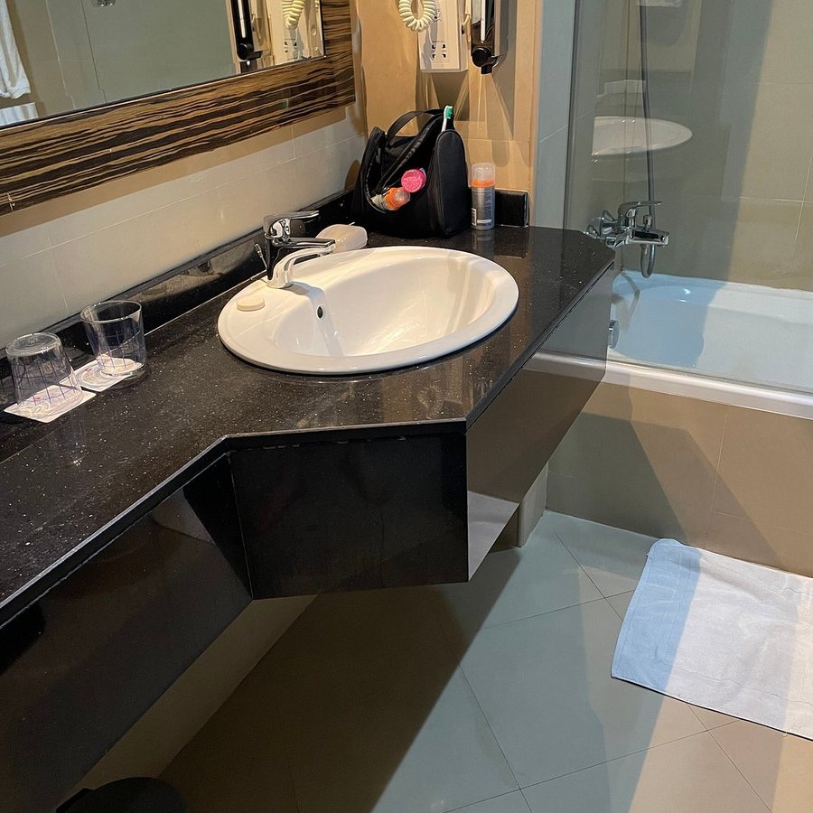 Orchid Vue Hotel — Bathroom