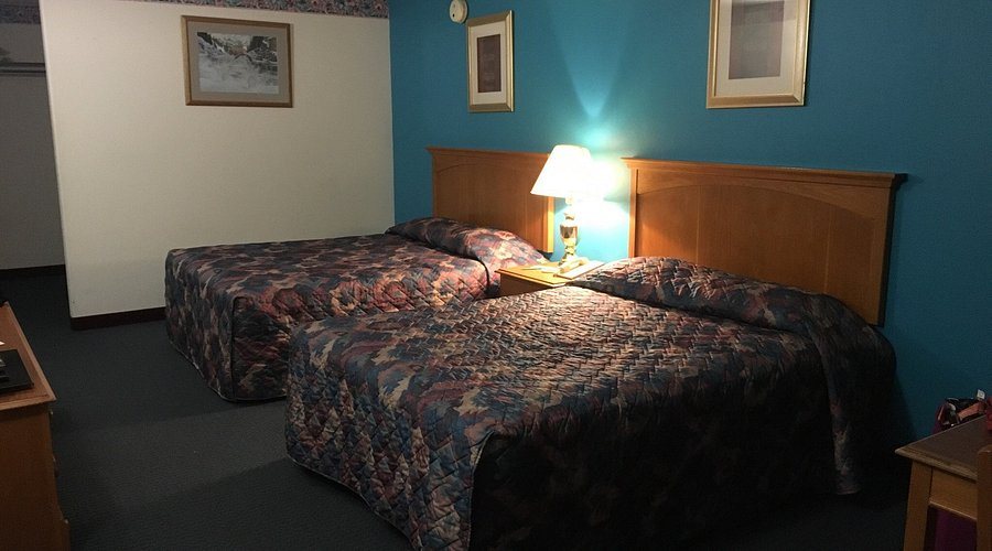 Oregon Trail Motel — Guest room