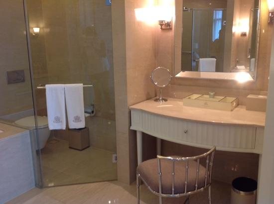 Oriental Residence Bangkok — Bathroom