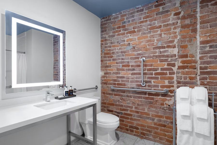 Origin Hotel Atlanta — Bathroom