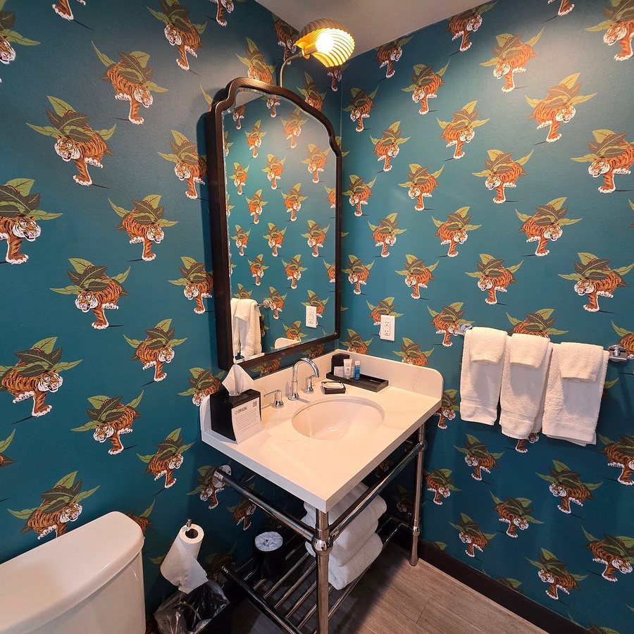 Origin Hotel Baton Rouge — Bathroom