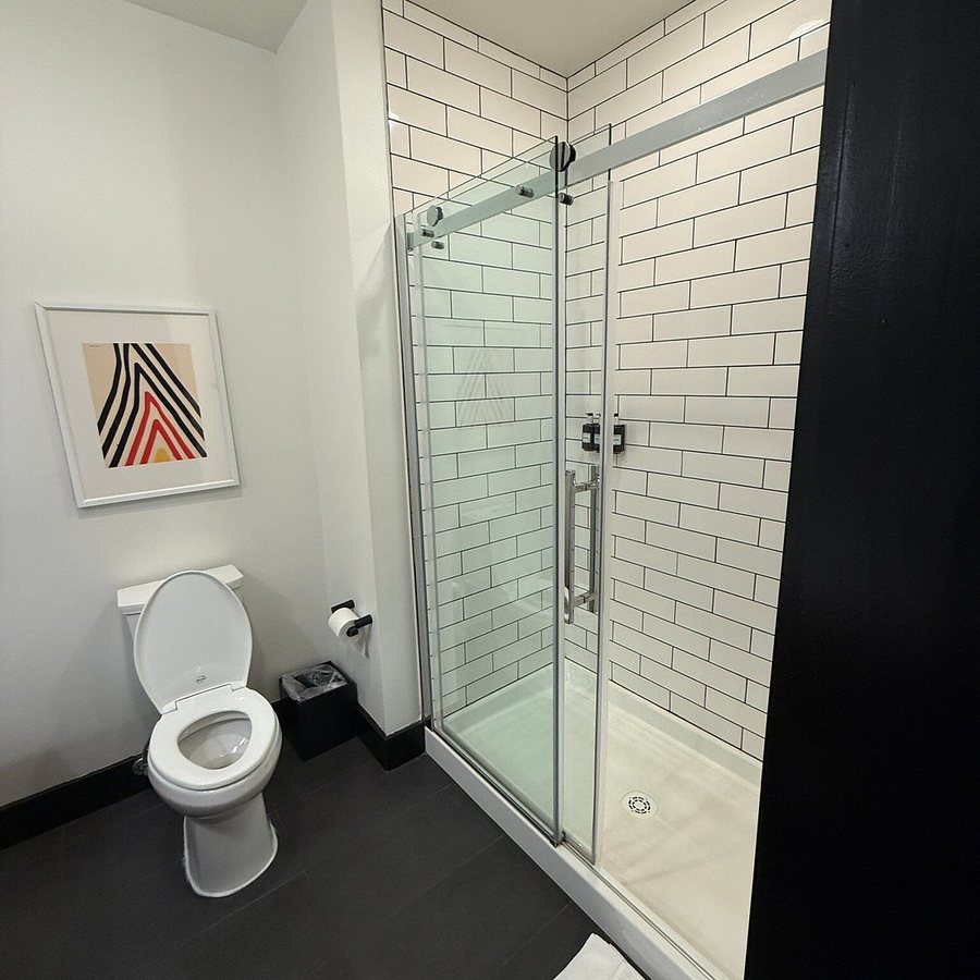 Origin Hotel Lexington — Bathroom