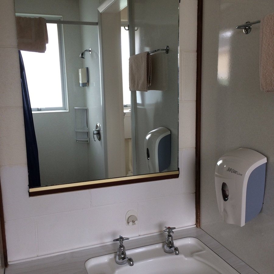 Ormond Street Motel — Bathroom
