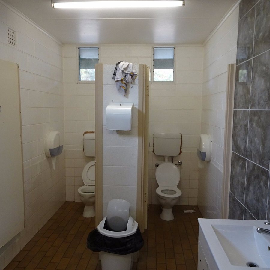 Orroroo Caravan Park — Bathroom