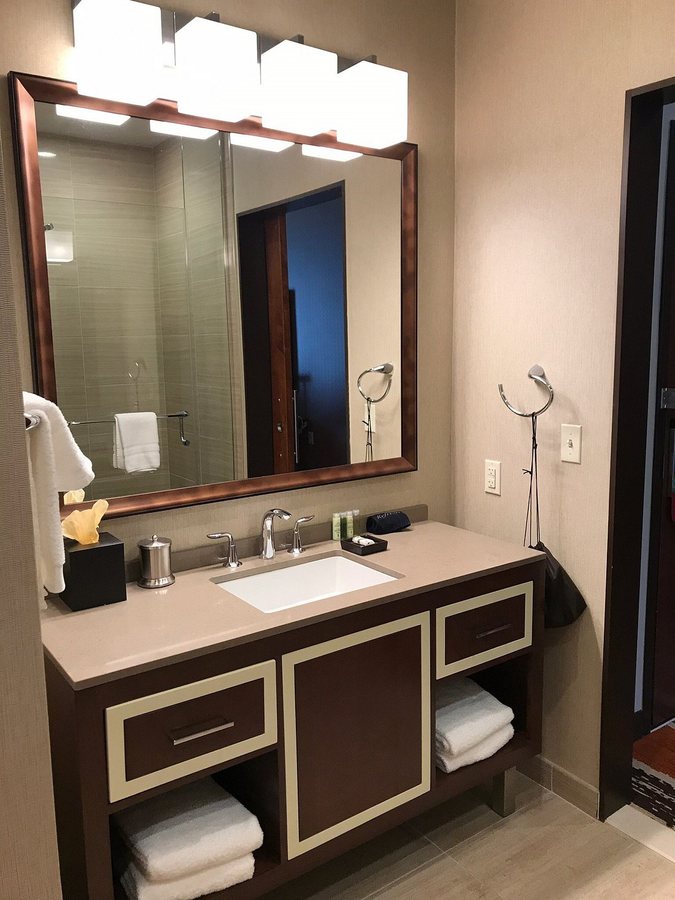 Osage Casino Hotel Tulsa — Bathroom