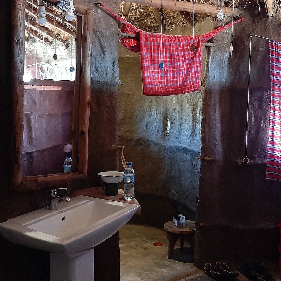 Osiligi lai Maasai Lodge — Bathroom